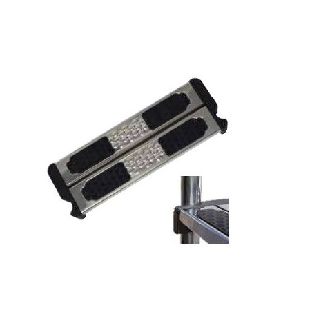 Peldaño doble de seguridad antideslizante de acero inoxidable A316. Incluye tornillos